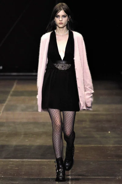 Look 32
